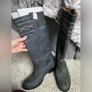 New! Women’s Blue Mid Rise Boots Size 6.5